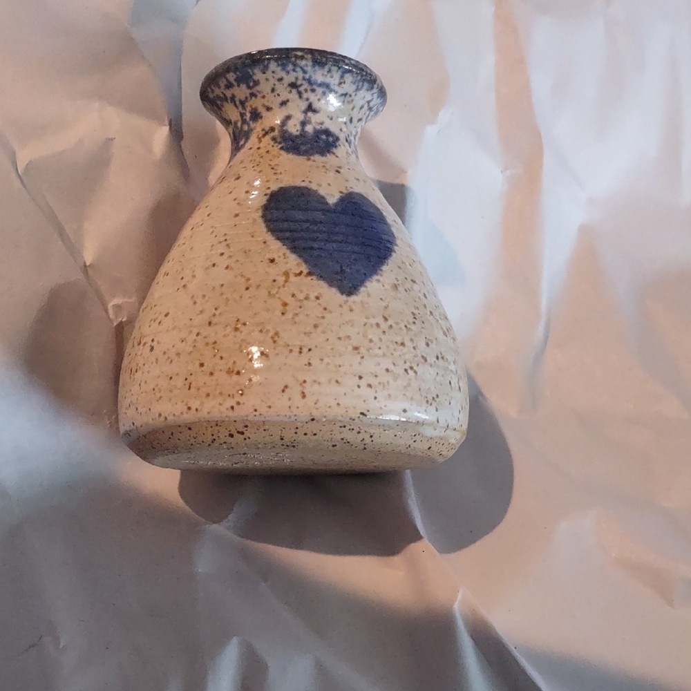 Vintage Speckled Vase with Blue Heart Design